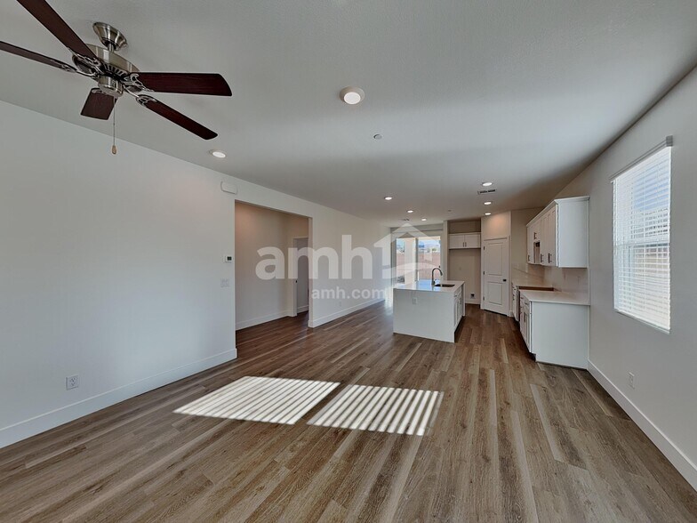 Building Photo - 677 Crimson Flare Ct