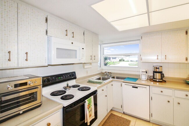 Building Photo - Venice Gardens Seasonal Home for Rent