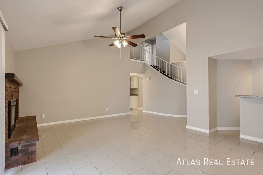 Building Photo - 5337 W Desert Hills Dr