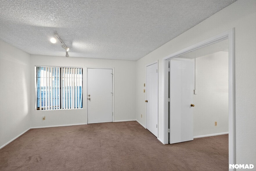 Building Photo - 1905 E University Dr