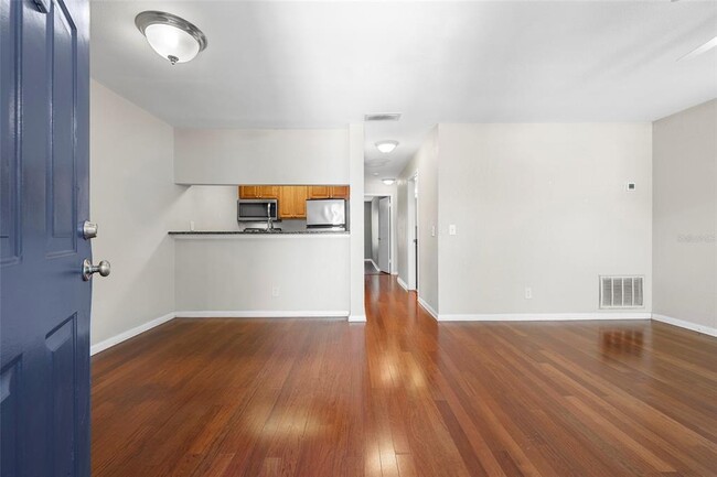 Building Photo - 5440 S MacDill Ave