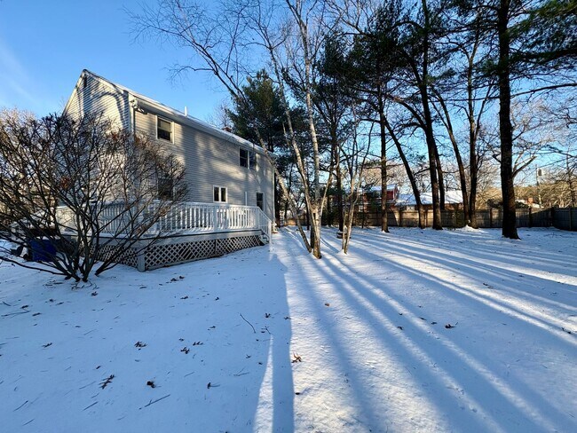 Building Photo - Available Now | 3 Bed, 1.5 Bath Single-Family Home in Westford, MA | Updated Kitchen, Finished Ba...