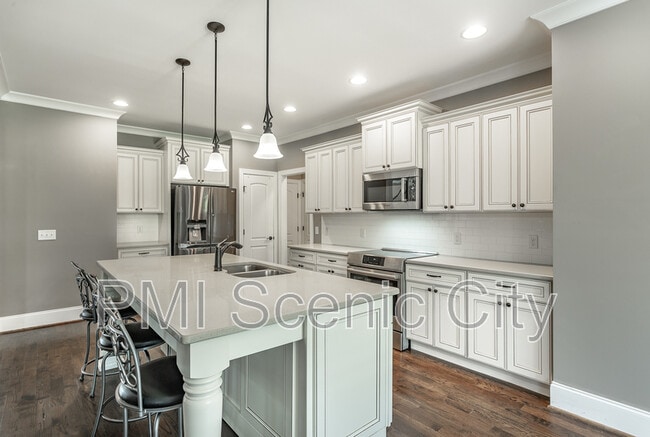 Building Photo - 7725 Peppertree Dr