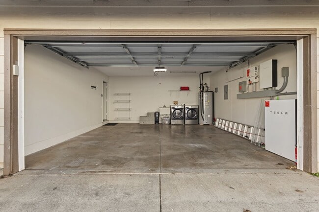 Building Photo - Pet-Friendly 4BR/3BA Home w/ Solar + Tesla Batteries in Ewa Gentry