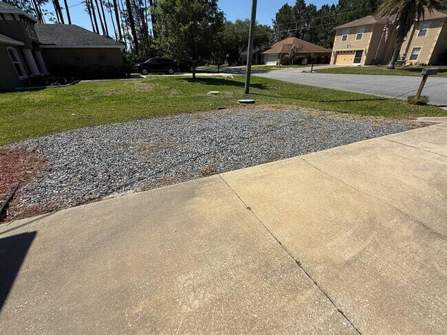 Building Photo - 121 Lindsay Dr