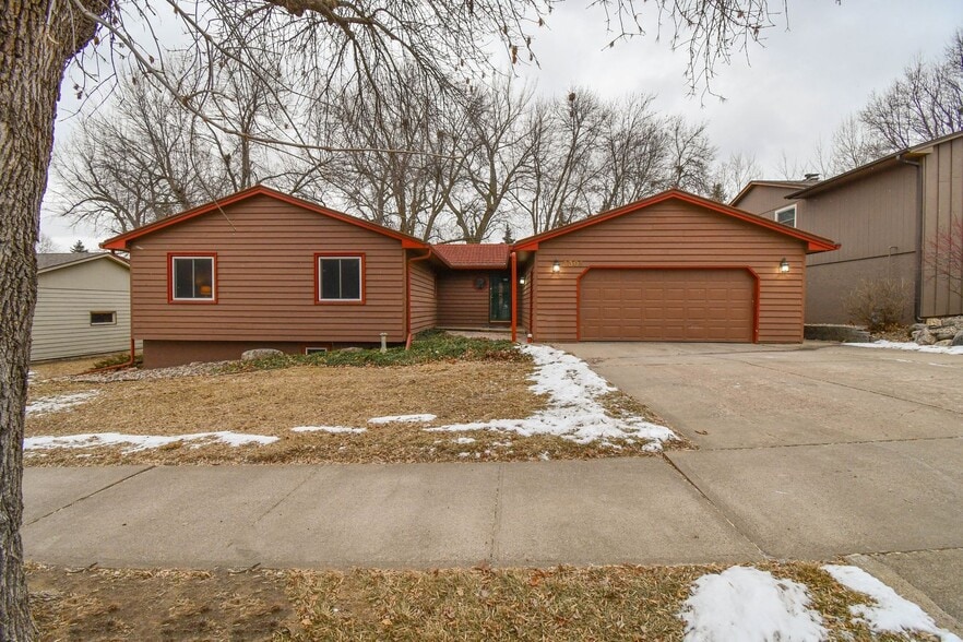 Primary Photo - 3305 E 33rd St