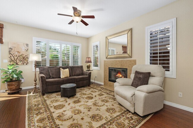 Building Photo - Meticulously Maintained Home in Temeku Hills, 4br/3ba, 3 Car Garage, 1981 sqft. + Enclosed Sunroo...