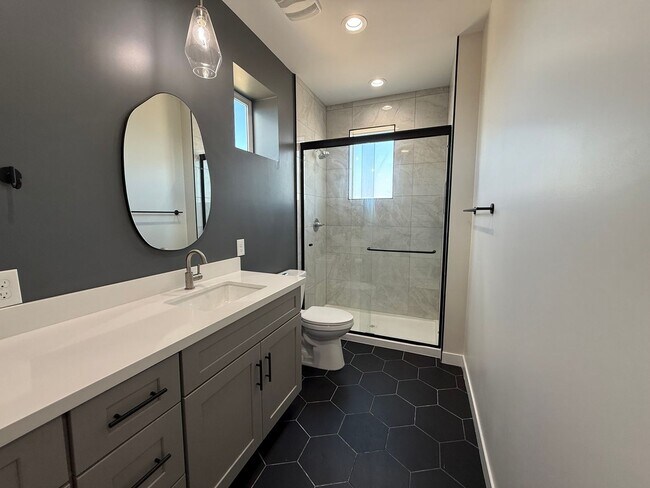 Building Photo - A614