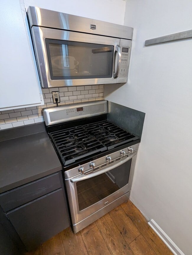 Building Photo - 2 Bedroom 1 Bathroom Loft Apartment (Shadyside)