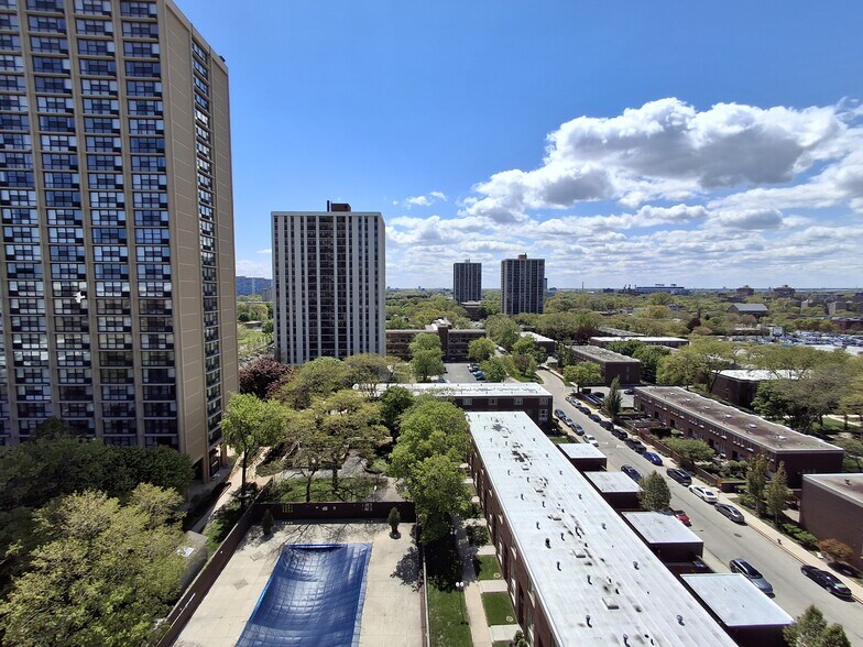 Building Photo - 2605 S Indiana Ave
