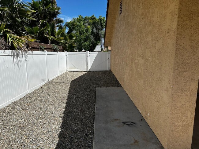 Building Photo - Freshly Updated 3bd/2ba home for rent!