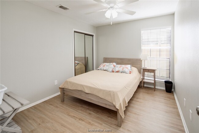 Building Photo - 2501 Longmire Dr