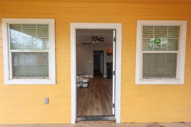 Building Photo - 23091 S Wildwood Dr