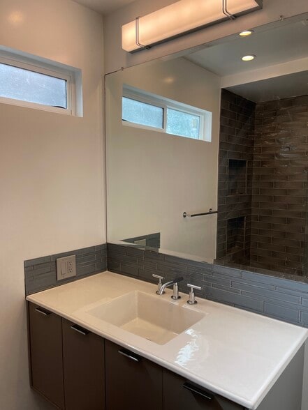 Bathroom 2 - 2060 Crestlake Ave
