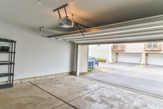 Building Photo - 1125 Alta Vista Dr