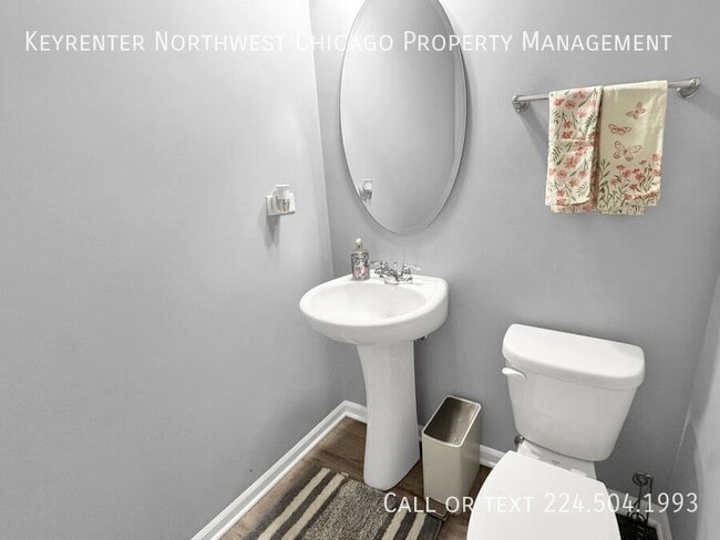 Building Photo - 142 Roslyn Pl