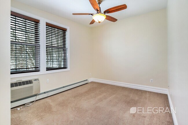 Building Photo - 376 Nodine St
