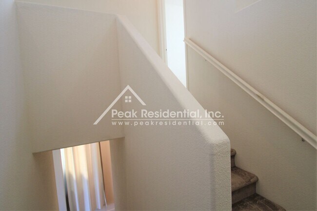 Building Photo - Newer South Sacramento Area 3bd/2.5ba Home