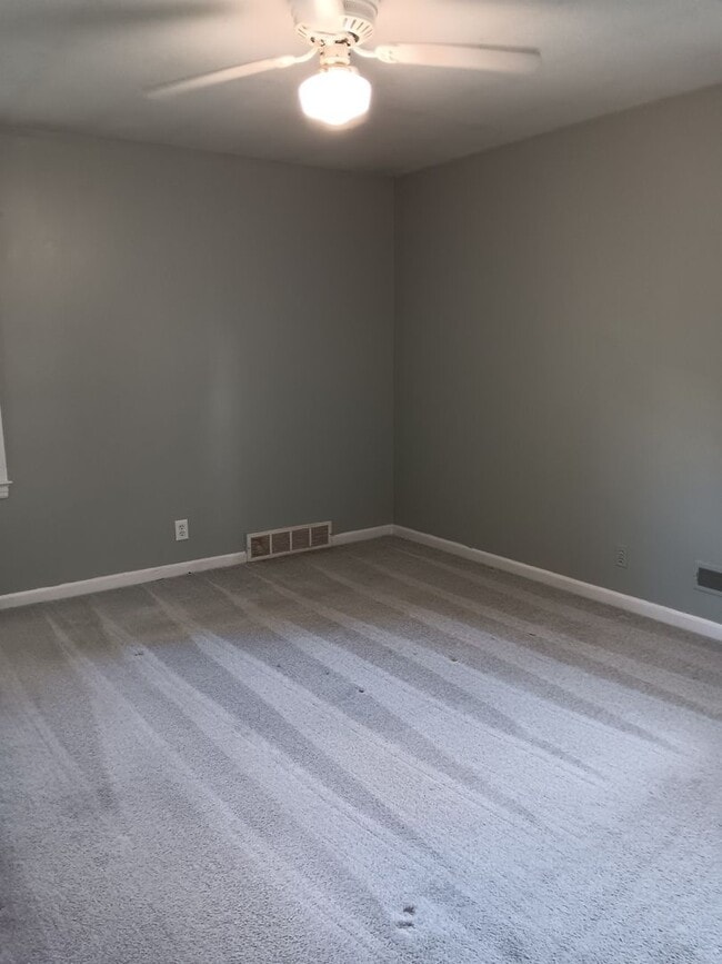 Building Photo - Charming 3BR House in Louisville