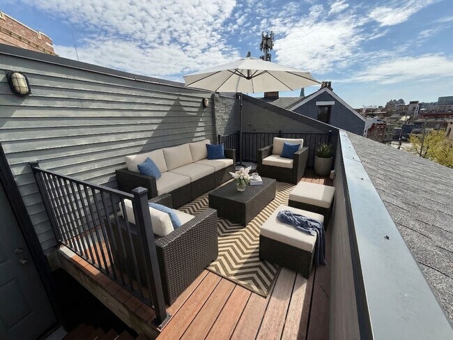 Building Photo - 152 E McMicken Ave