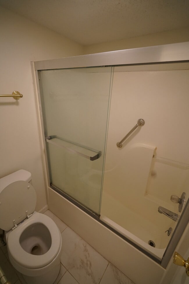 Building Photo - 2501 Crestline Ct