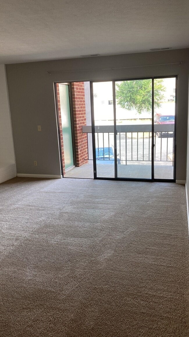 Building Photo - 1010 Blue Ridge Dr