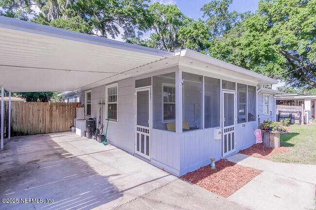 Building Photo - 1358 Hollyhock Cir