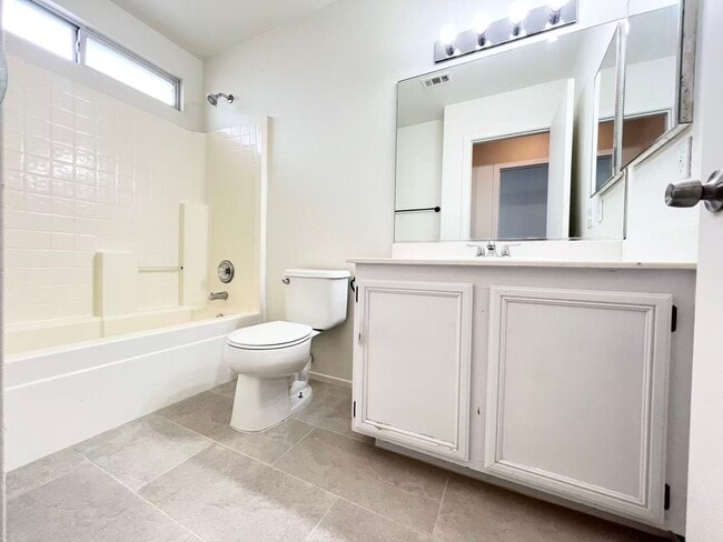 Building Photo - Beautiful two-story home