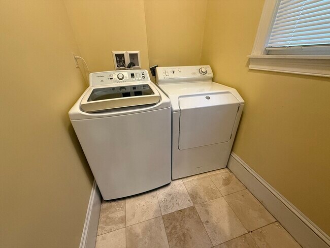 Building Photo - 25 Ralph Piteri Terrace