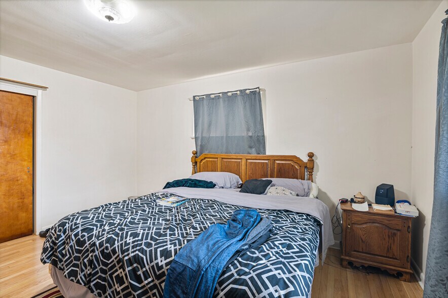 Primary Bedroom - 479 Park Ave