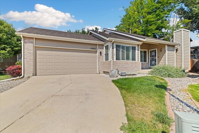 Building Photo - Amazing 4 bedroom, 3 bath home right by St...
