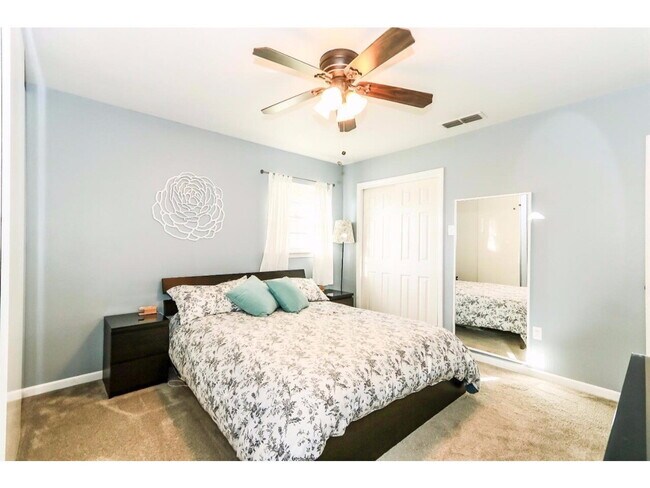Building Photo - Beautiful Home Located Near Elementary & P...