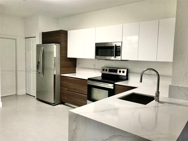 Building Photo - 4034 Peppertree Dr