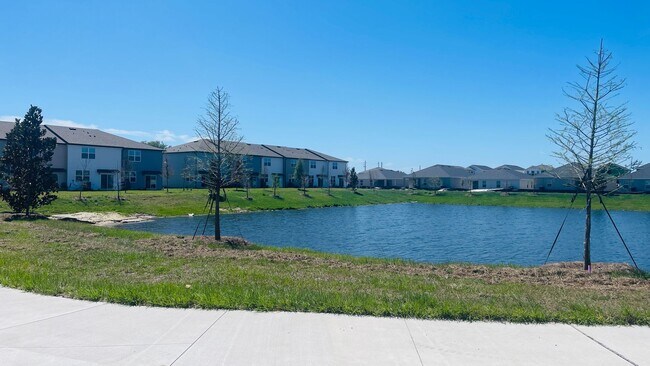 Building Photo - Welcome To Your NEWER Dream Home in the He...