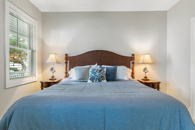 Building Photo - 681 Ocean Palm Way