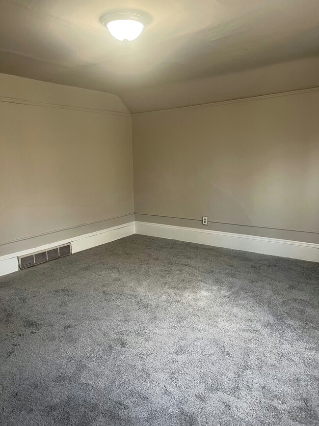 Building Photo - 8220 Sowinski Ave