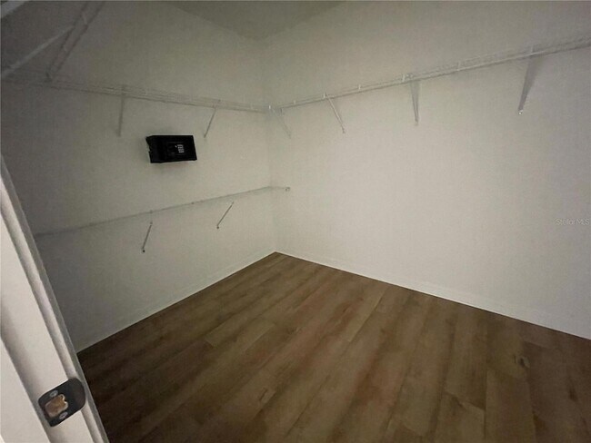 Building Photo - 112 Oakwood Ct