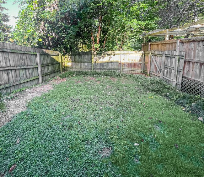 Building Photo - 325 Towergate Pl