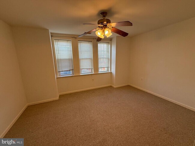 Building Photo - 4304 Lancaster Ave