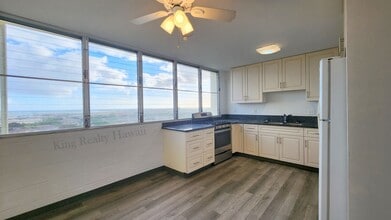 Building Photo - UPGRADED 3 br / 2 ba Only 2 units per flr, VIEWS, Utils Incl.+2 prkg.