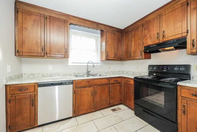 Building Photo - 702 Valley Green Dr