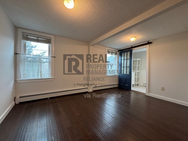 Building Photo - 2 Sea View Ave