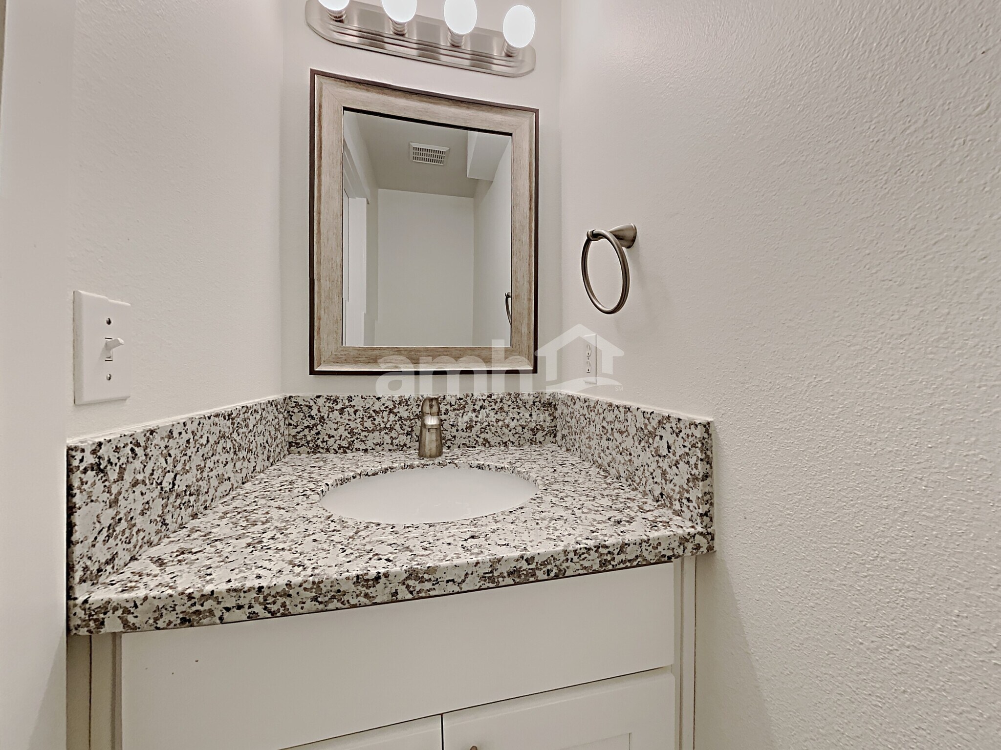 Building Photo - 16961 SW Cashew Way