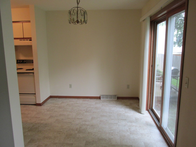 Building Photo - 741 Aspen Ave