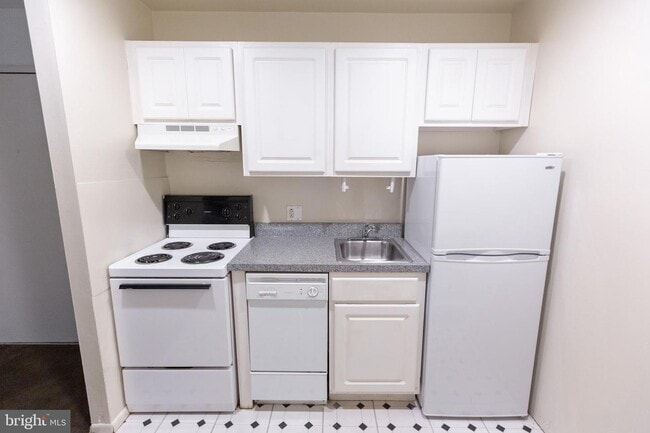 Building Photo - 2311 Spruce St