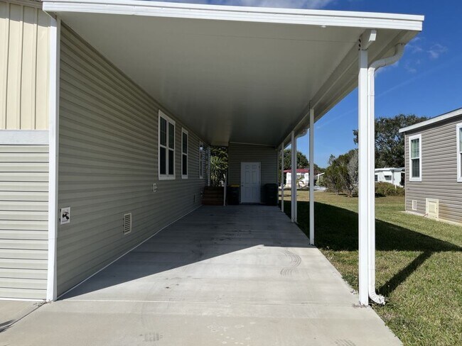 Building Photo - 300 Peck St