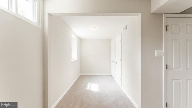 Building Photo - 12168 Springwoods Dr