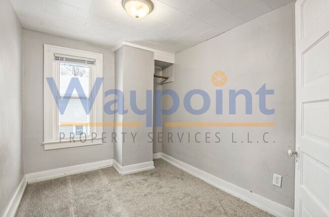 Building Photo - 912 Zeeland Ct NE