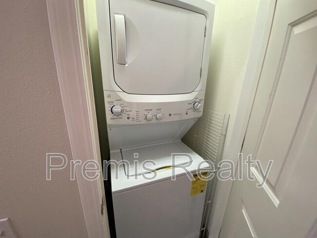 Building Photo - 13224 Thoroughbred Loop