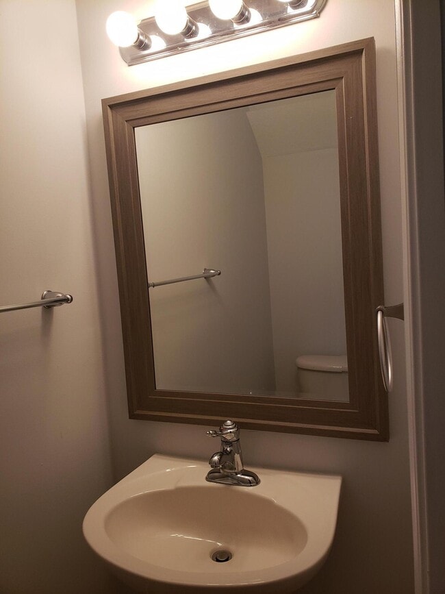 Building Photo - 325 Bayfront Dr